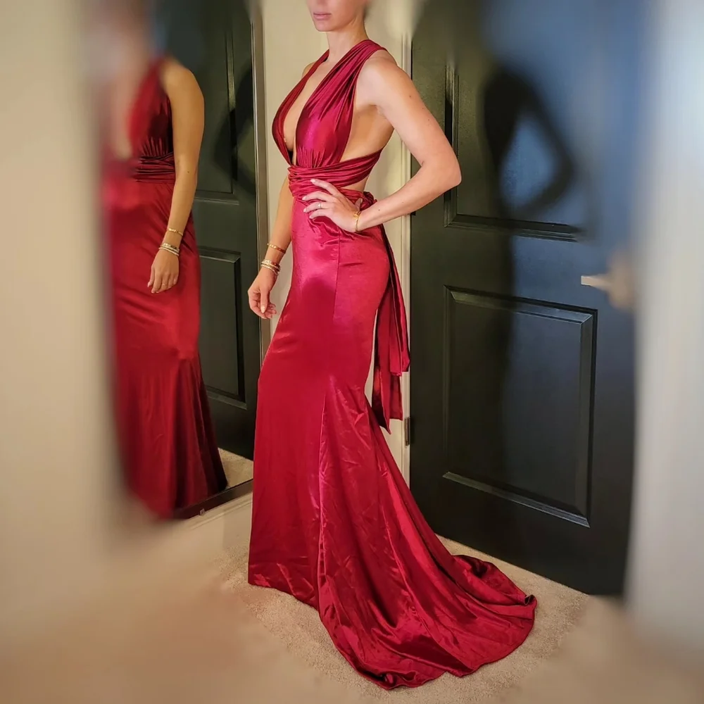 𝘽𝙚𝙖𝙪𝙩𝙞𝙛𝙪𝙡 𝙍𝙚𝙙 𝘾𝙤𝙣𝙫𝙚𝙧𝙩𝙞𝙗𝙡𝙚 𝙈𝙚𝙧𝙢𝙖𝙞𝙙 𝙂𝙤𝙬𝙣 - Picture 2 of 3